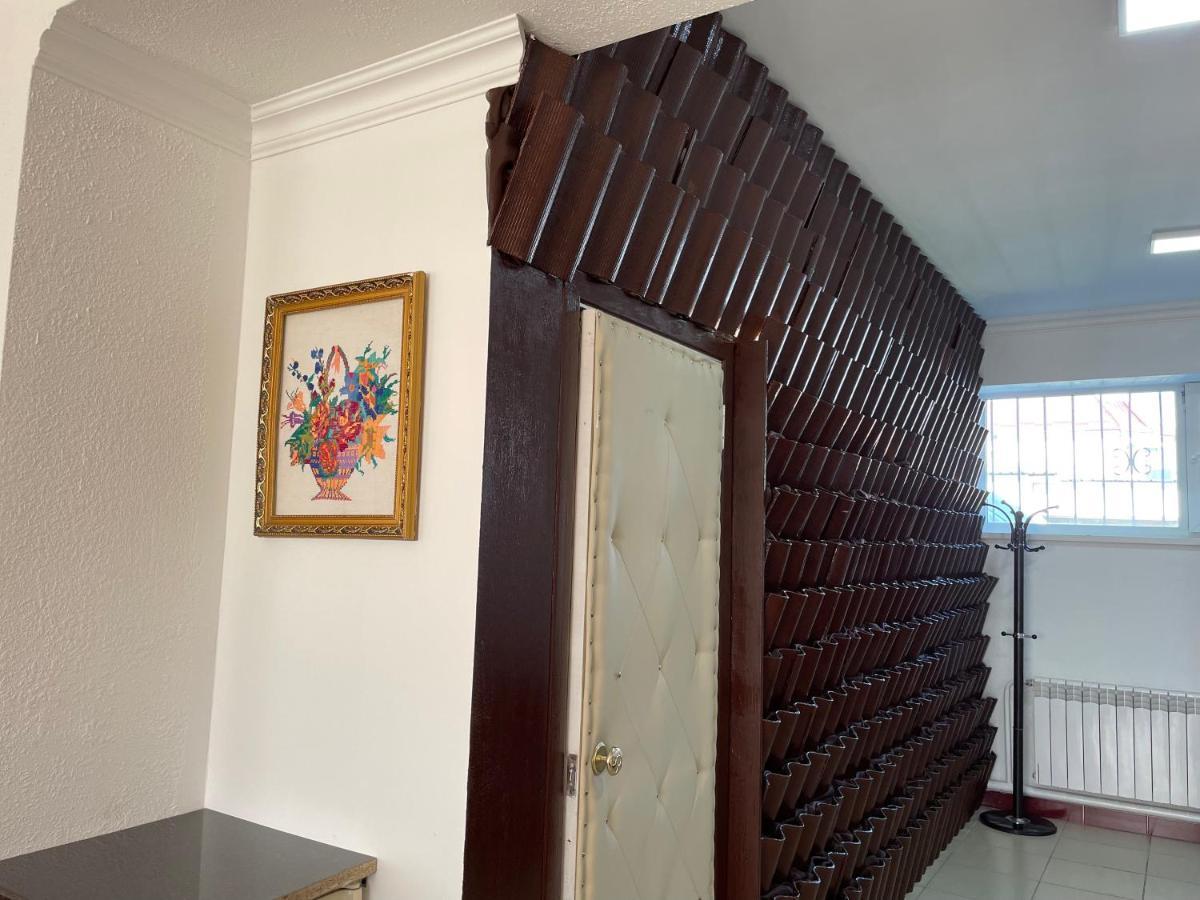 Duet Hostel & Hotel Karakol Phòng bức ảnh
