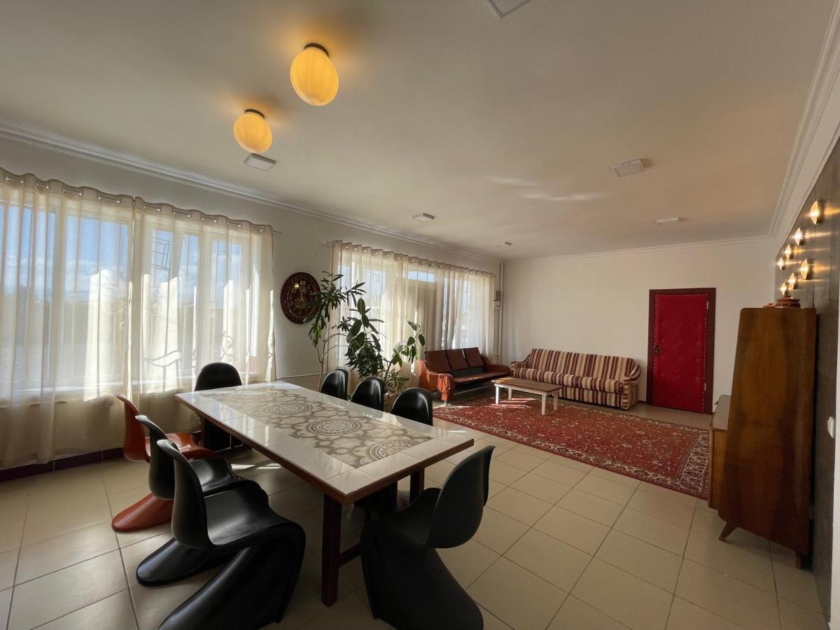 Duet Hostel & Hotel Karakol Phòng bức ảnh