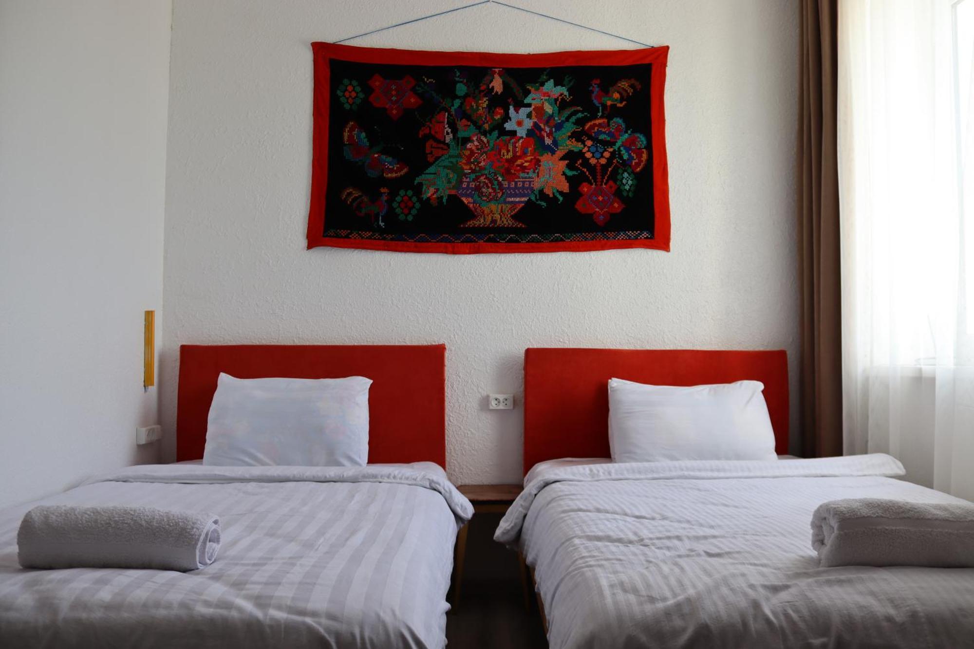 Duet Hostel & Hotel Karakol Phòng bức ảnh